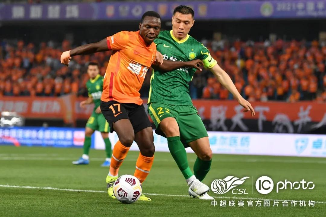 مواليد مبابي لاعب فرنسانجم متألق في سماء كرة القدم العالمية